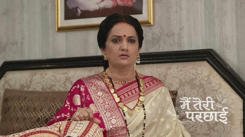 Akshara Feels Uneasy with Kamal’s Behaviour