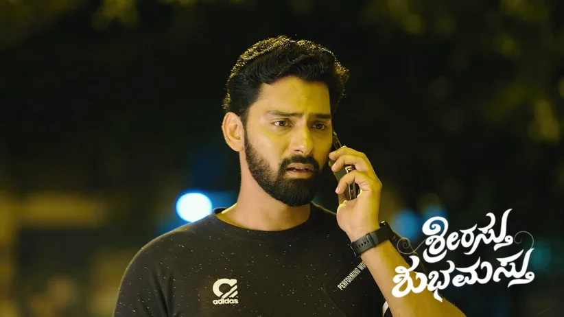 Sharmila Steals Sharvari's Phone