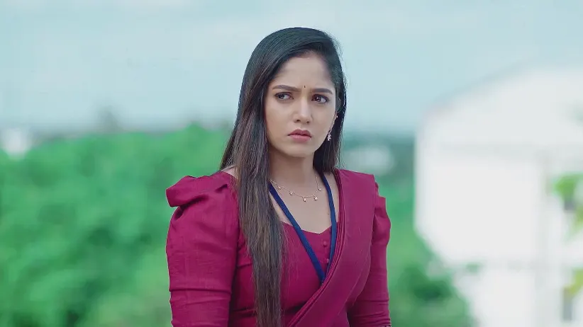 Nidhi Tries to Comfort Karna - Karna