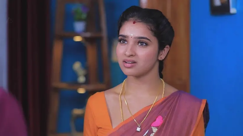 Varalakshmi Seeks Karikalan's Help