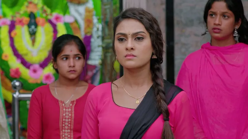 Shubha Stands Up against Manohari