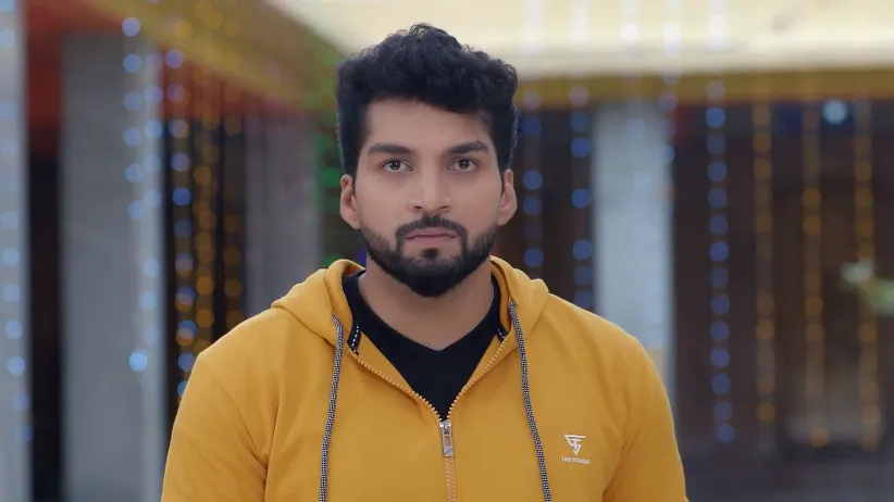 The Villagers Order Shourya to Marry Gowri