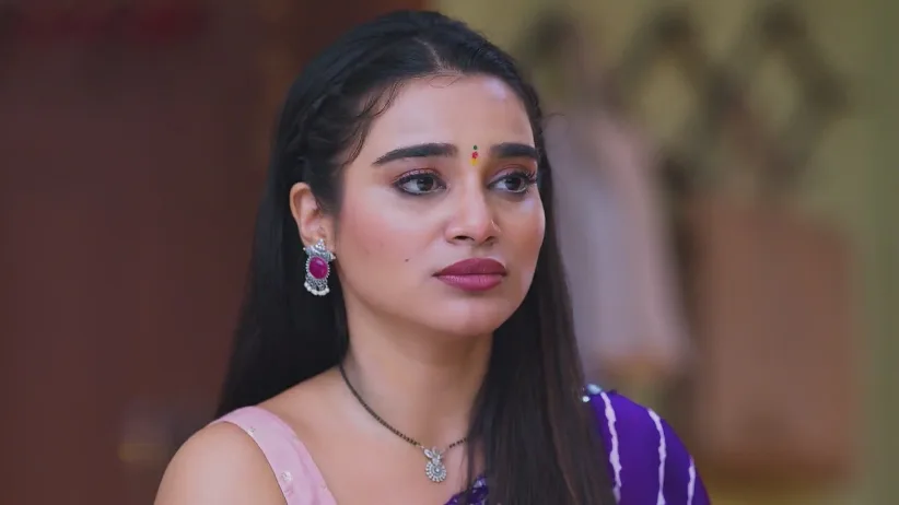 Shriniwas Offers His Roti to Lakshmi - Lakshmi Niwas