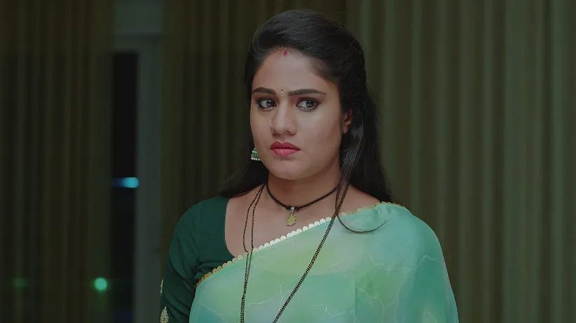 Vaijayanti Slaps Nishika