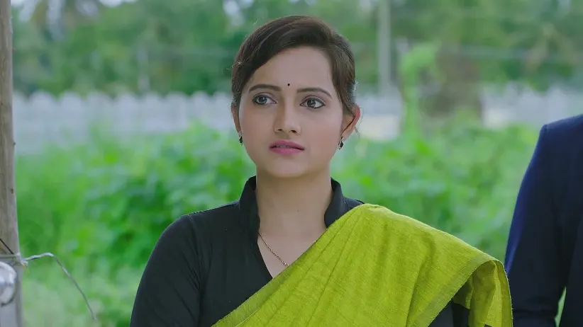 Chandru Gets Nervous on Seeing Radha