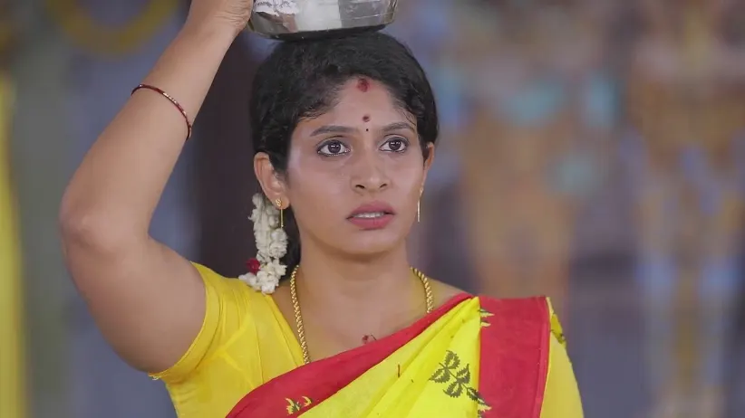 Bharathi Seeks a Woman's Help - Idhayam