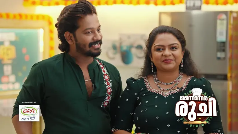 Vloggers Vivek and Veena Prepare Apple Kaalan
