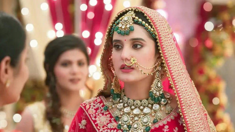Raghav Is Mesmerised by Rekha’s Bridal Look