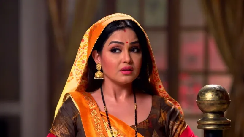 Angoori Thrashes Sunny Leona