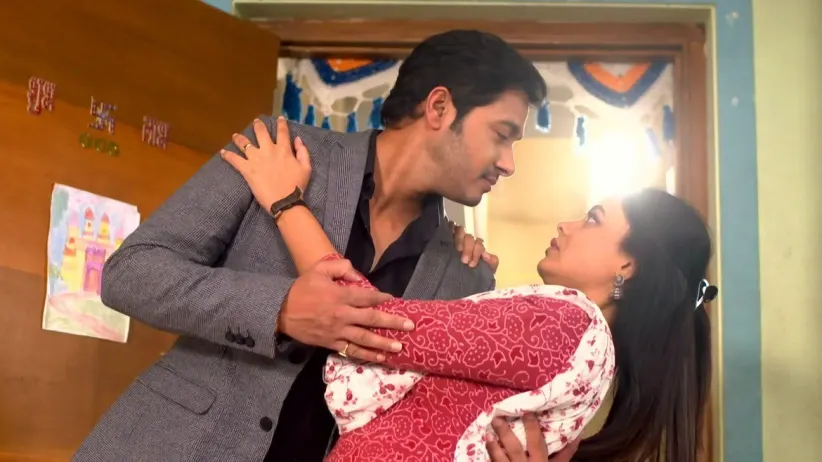 Yash Visits Neha's House
