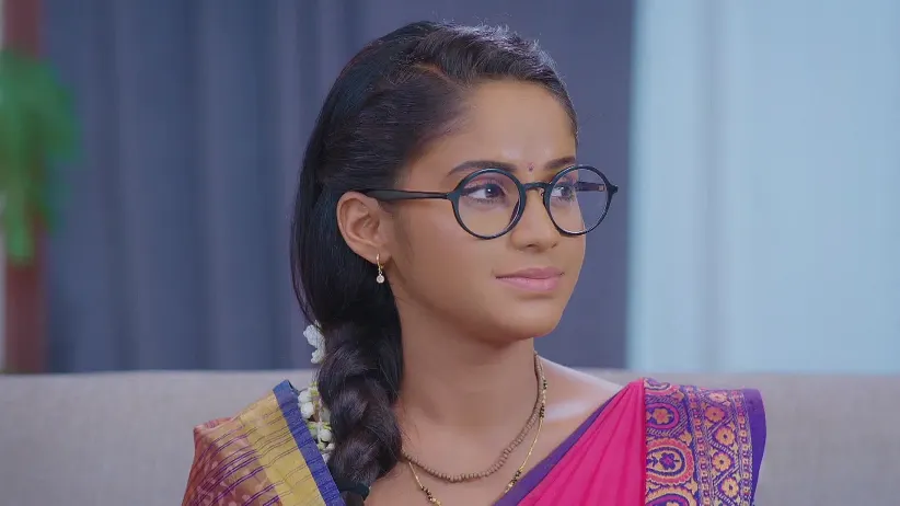 Tilottama Welcomes the Journalists - Savalyachi Janu Savali