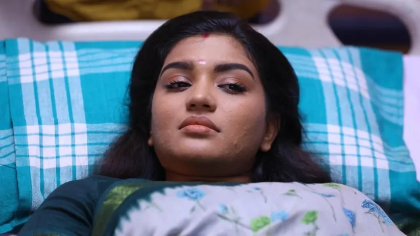 Aishwarya Apologises to Parvathy