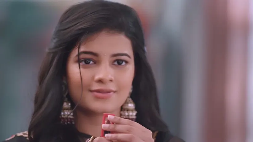 Saroja Sees Saru Talking to Sadanand