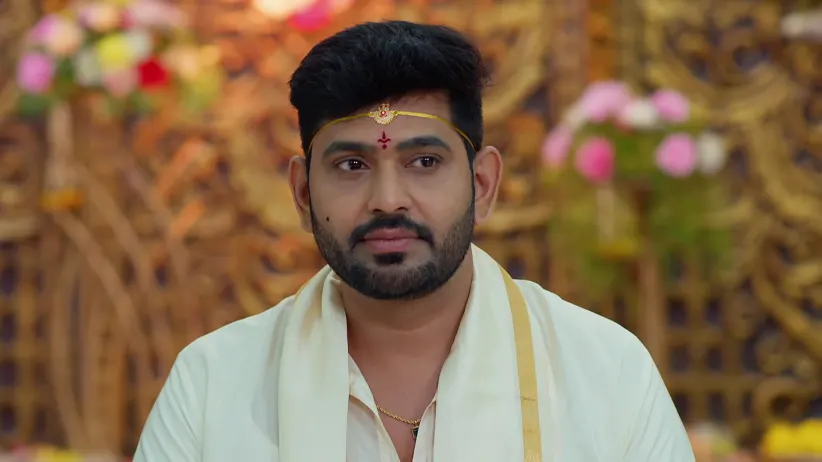 Durga Leaves the Wedding to Meet Karthik’s Mother