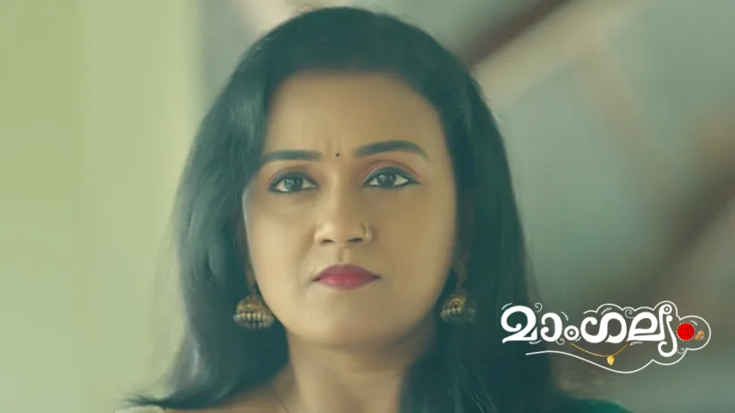 Potti Hands the Documents to Avanthika