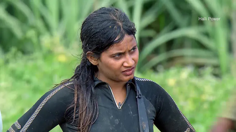 Tejaswini Battles Monisha in Muddy Hurdles - Halli Power