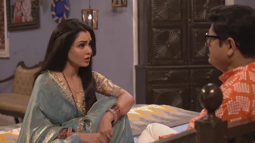 Tiwari Is Irritated by Angoori's Weird Questions