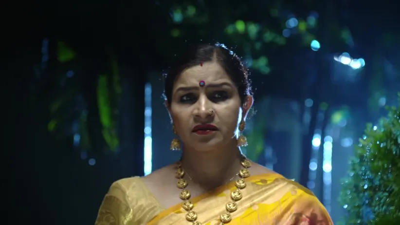 Vanshika Finds a Snake - Suna Jhia