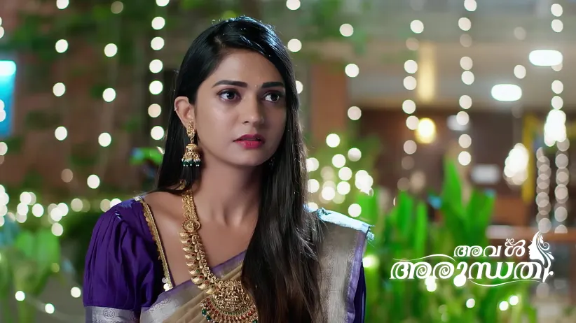 Maheshwari Locks Parvathi in Her Room