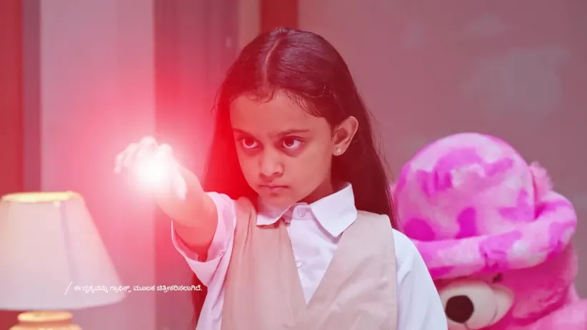 ಮಾಯಾ ಮಾಳವಿಕಾಳನ್ನು ಕೊಲ್ಲಲು ಮುಂದಾಗುತ್ತಾಳೆ