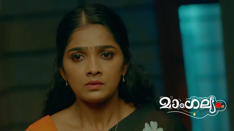 Avanthika Catches Dhanush