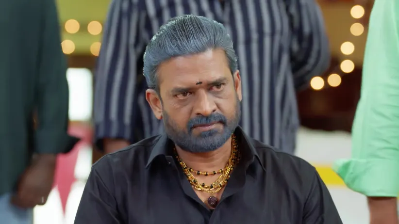 Deepa Stops Devaki - Chinnan Siru Kiliye