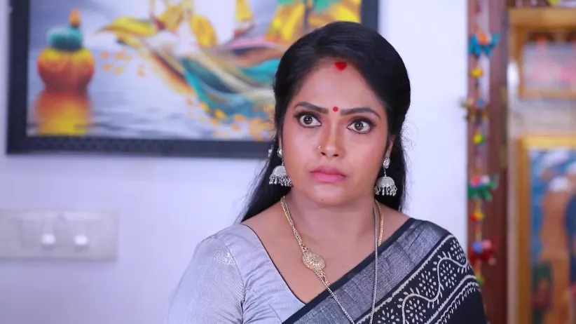 Vishalakshi Rebukes Ramya - Mounam Pesiyadhe