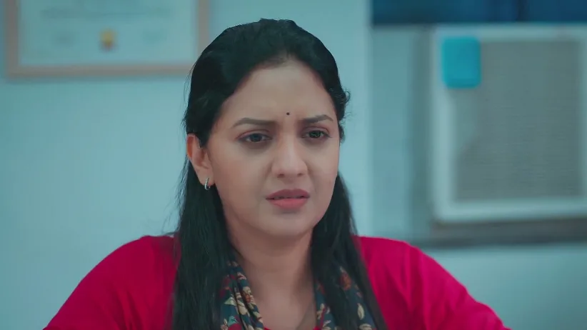 Snehal Questions a Worries Swanandi - Veen Doghatli Hi Tutena