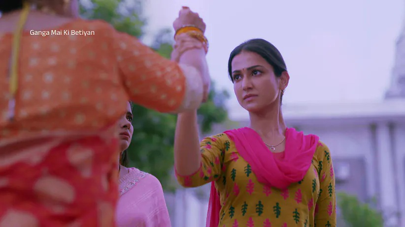 A Tiff Between Sneha and Durgavati - Ganga Mai Ki Betiyan - Promo