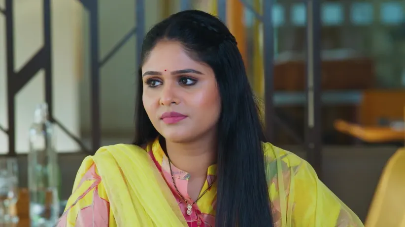 Shruti Comes to Meet Siddhiraj - Lakshmi Niwas