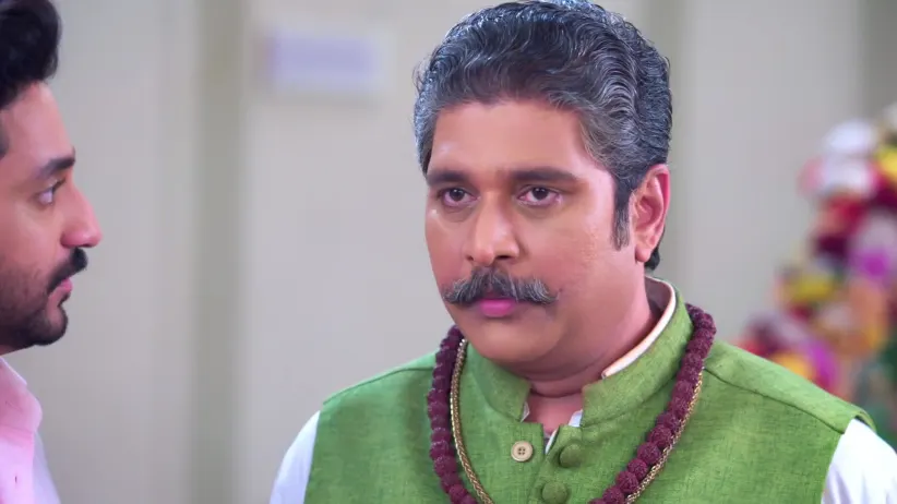 Jagannath Reassures a Frightened Sarang - Savalyachi Janu Savali