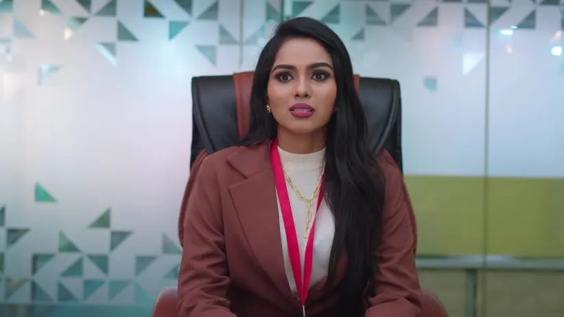 Ramadevi Speaks to Gouthami about the Royal Palace
