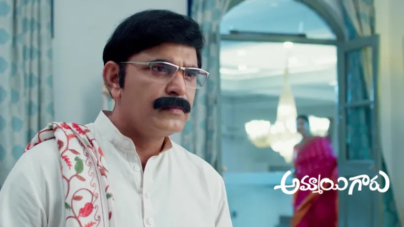 Prathap Gifts a Sari to Virupakshi