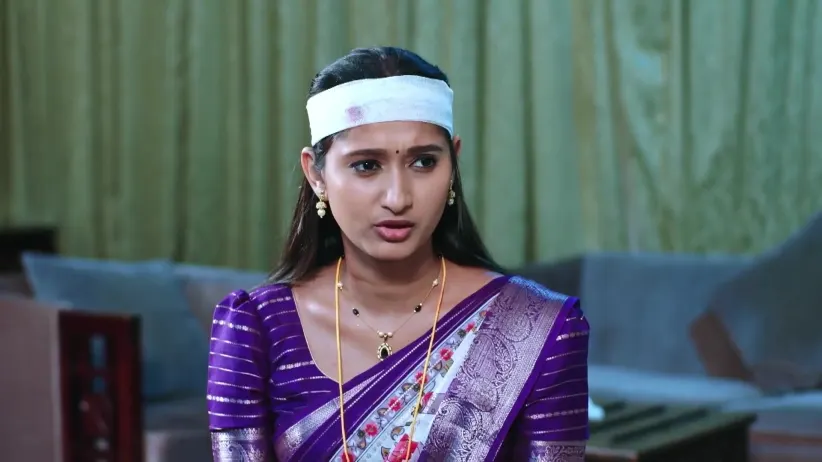 Sharath Tends to Durga's Wound - Naa Ninna Bidalaare