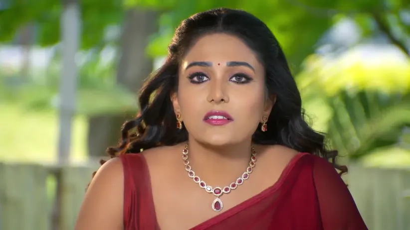 Rithika Discovers the Reason for Indrani's Discomfort