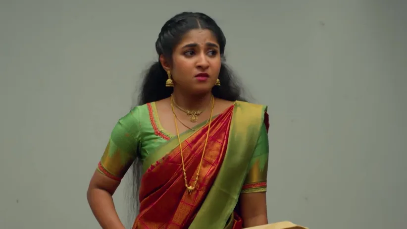 Indhu Argues with Karna - Chinnan Siru Kiliye