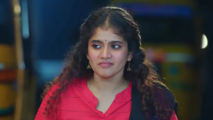 Valli Feeds Kanmani - Veera
