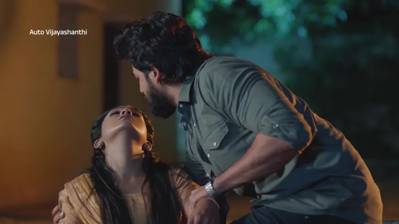 Chiranjeevi Supports Vijayashanthi - Auto Vijayashanthi - Promo