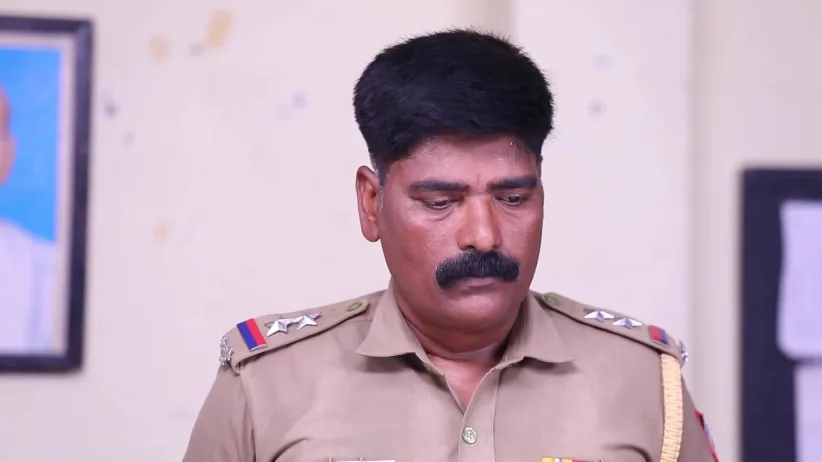 Durga's Look-Alike Demands a Bribe - Maari