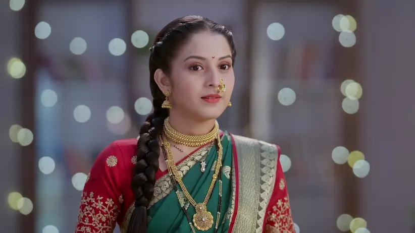 The Family Gather Together to Eat the Festive Snacks - Tula Japnar Aahe