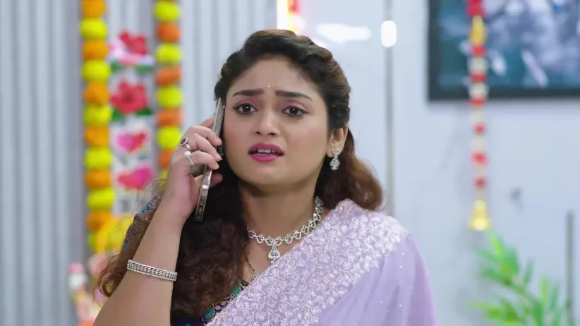 Priya Informs Aditya about Pritam - Paaru