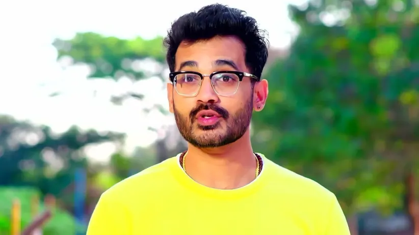 Anjaneyulu Looks into Janaki’s Eyes