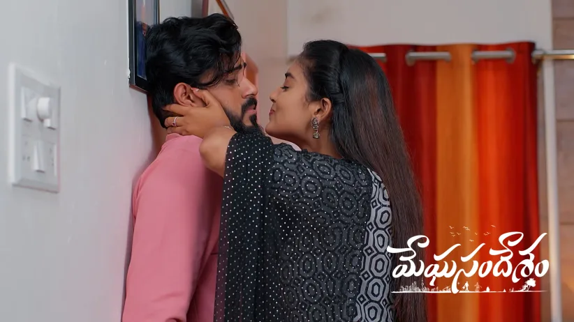 Apoorva Complains about Sharada