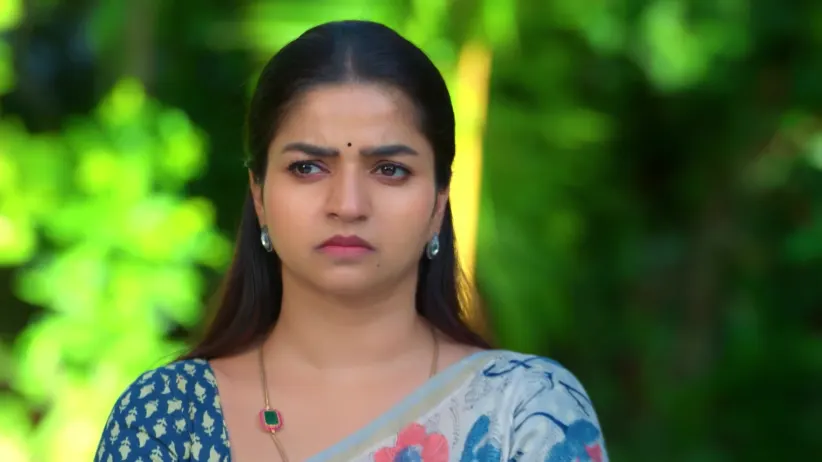 Shanmugham Confronts Vyjayanthi - Anna