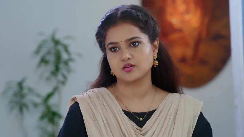 Bhuvana Taunts Indhu - Chinnan Siru Kiliye