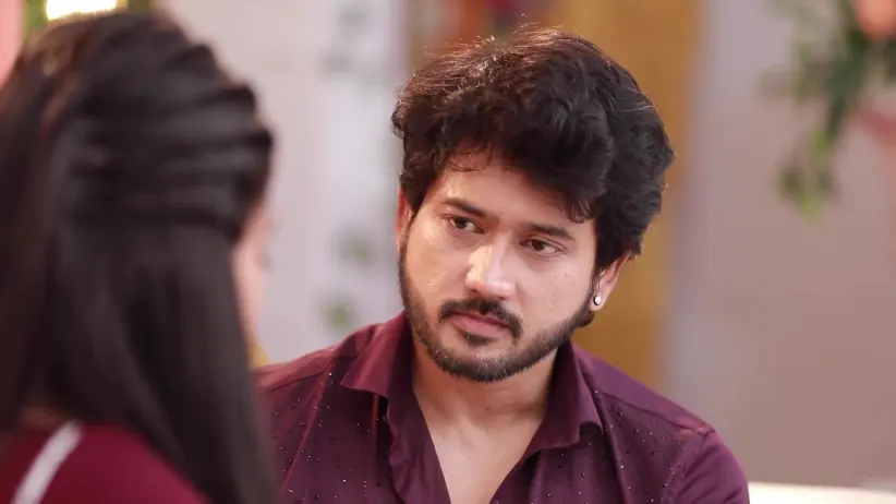 Cibi Applies Henna for Tamil - Varisu