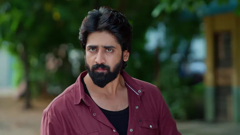 Chiranjeevi and Vijayashanthi Search for the Auto