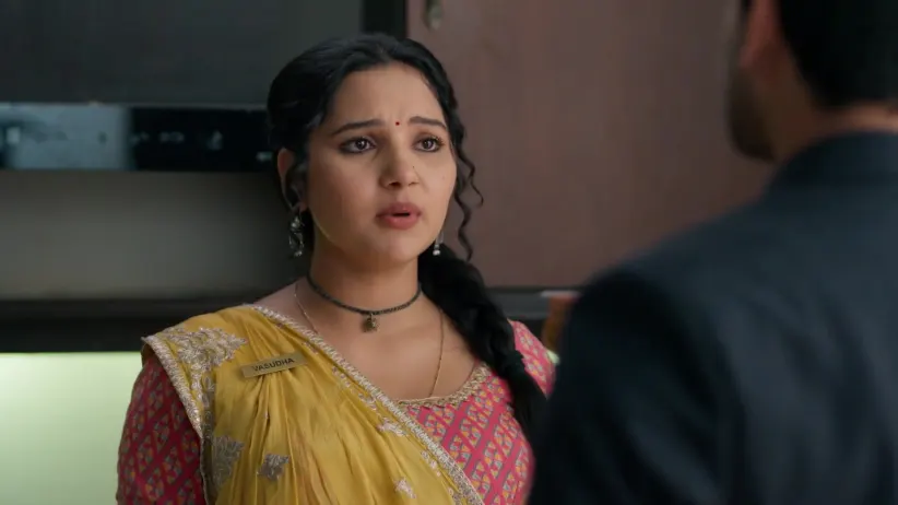 Vasudha Consumes the Kulfi and Faints - Vasudha