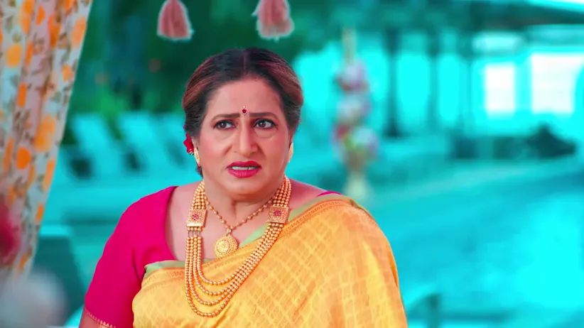 Mallika Seeks Arpita’s Help to Call Off Adhira’s Wedding - Veen Doghatli Hi Tutena