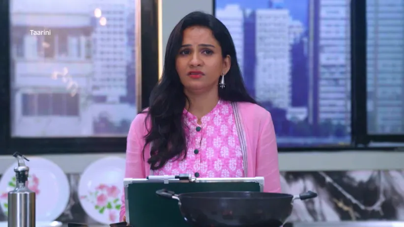 Gulab Comes In Front of Taarini - Taarini - Promo